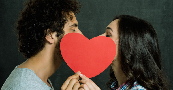 O que diz a Bíblia sobre beijar na boca (é pecado?) - Respostas Bíblicas